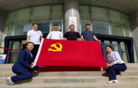 新疆机场集团和田管理分公司组织党员代表开展观看舞剧《五星出东方》 主题党日活动